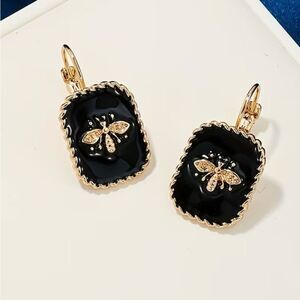 🐝 NEW Elegant Black and Gold Bee Earrings 🐝